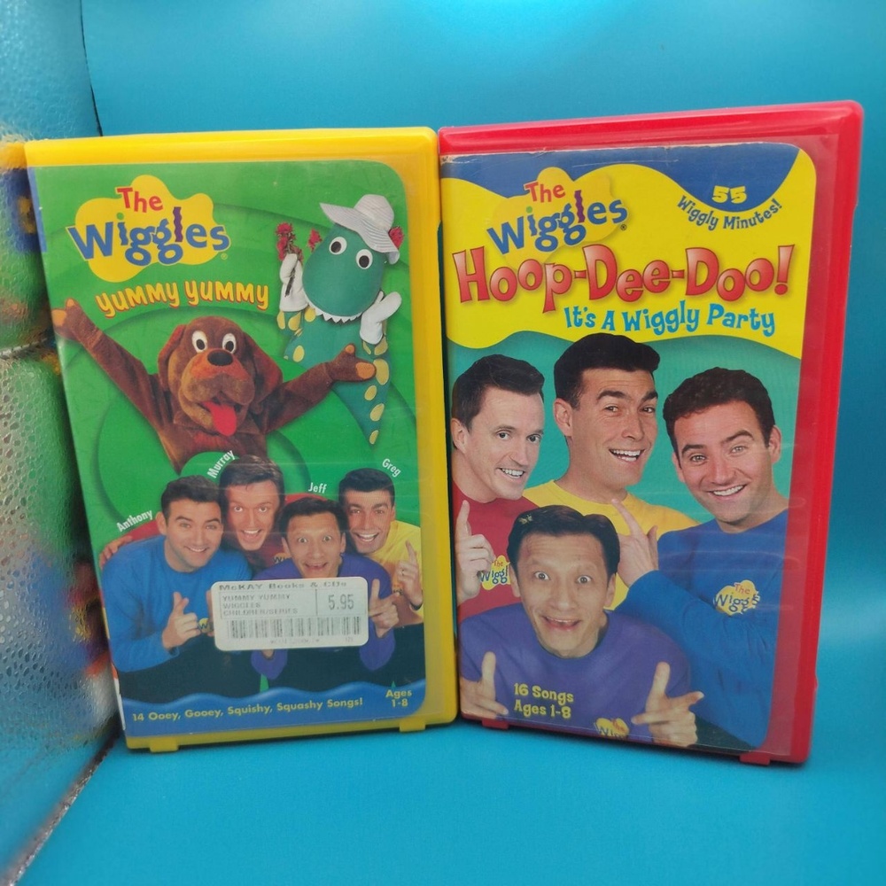 The Wiggles Lot of 2 VHS Yummy Yummy & Hoop-Dee-Doo Wiggly Party Kids Songs